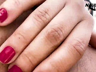 Hey boyfriend watch me rub my big ass pussy in pool!