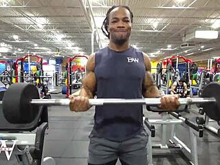 hej babi, tvoja lasa granny pička dobi dobro nabito z kumarico