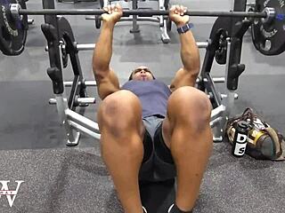 hej babi, tvoja lasa granny pička dobi dobro nabito z kumarico