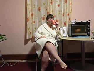 Curvy Milf Pisses While Fingering Hairy Dirty Pussy Fetish