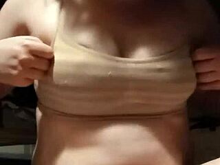 Horny webcam wife spreads wet pussy solo for homemade thrills