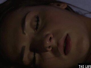 Damn this gorgeous babe fingers her pussy watching mirror reflection horny