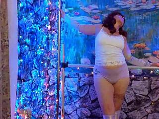 Steffi July's huge pussy dances