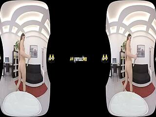 dildo loving czech brunette splashes piss all over herself