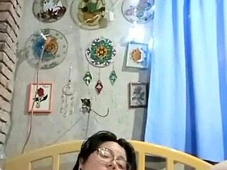 Marysubmissive’s saggy fat tits and huge ass handjob unleashes total whore submission