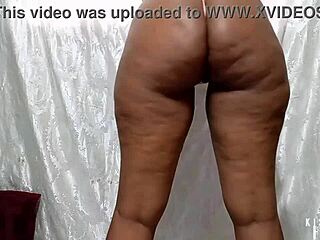 MY MATURE PUSSY POUNDED HARD WITH TOYS PT1