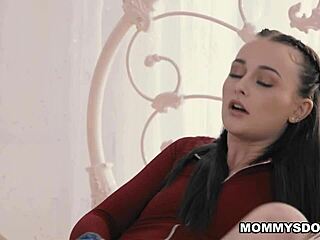 georgia jones fingers danni rivers' wet teen pussy hardcore