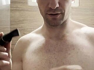 hey wanna see me trim my sweaty hairy armpits chest arms after gym for photoshoot?