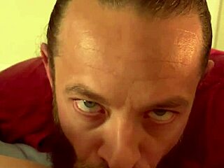 Brad Newman teaches dripping pussy eating close-up tutorial