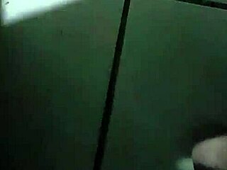 quick handjob stroke to bust that nut relief 😩💦