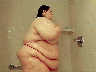 ssbbw xutjja showers her curvy body and shaves smooth