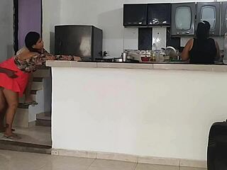 Padrastro Pervertido Fucks Busty Hijastra While Twin Sister Watches Unaware!