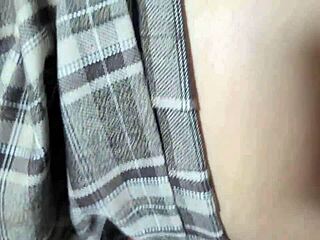 mi compa de clases cumple 18 y la llenamos de crema en su culo faltando clases