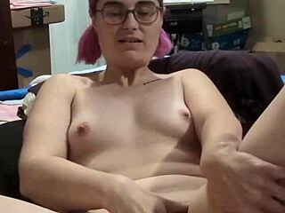 ever seen a solo babe squirt like this non-stop?