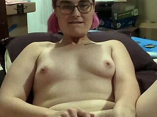 ever seen a solo babe squirt like this non-stop?