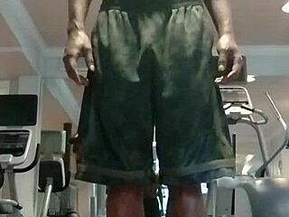 damn this cute 21-25 skinny black gym girl's homemade solo workout is straight fire 🔥