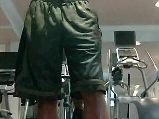 damn this cute 21-25 skinny black gym girl's homemade solo workout is straight fire 🔥