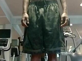 damn this cute 21-25 skinny black gym girl's homemade solo workout is straight fire 🔥