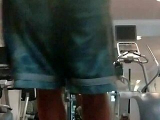 damn this cute 21-25 skinny black gym girl's homemade solo workout is straight fire 🔥