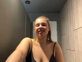 damn i'm squirtin multiple times cumming hard wit my fat ass bouncin in tight leggings outside