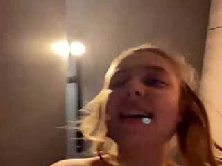 damn i'm squirtin multiple times cumming hard wit my fat ass bouncin in tight leggings outside