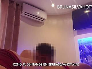 oh man... minha esposa brasileira milf com peitos falsos sendo exposta pelo corno marido