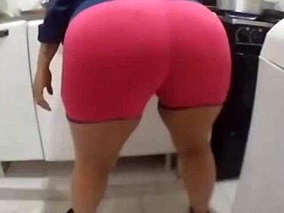 Mature BBW tempts kitchen licks