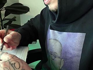 Sexy Stepsister Distracts with Big Cock Ride During Trading Lesson