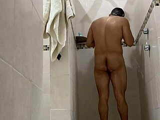 Damn muscular Mexican bodybuilder babe masturbates her small waist solo fire 🔥💪