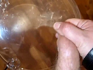 arrapato sborrata italiana enorme su sexy figa con spanking e striptease