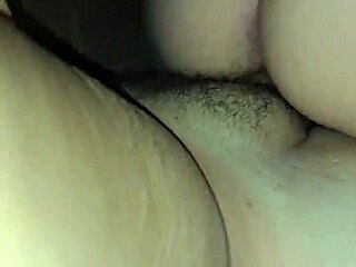 jugando con coño hermanastra como lo tiene grande jugoso