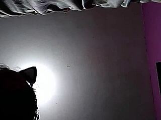 ay nooo... esta ladyboy colombiana castigada se deja follar anal en su cuarto grabando a escondidas esa cita facebook...