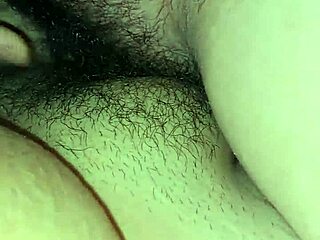 jugando con coño hermanastra como lo tiene grande jugoso