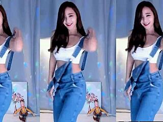 korean babe's big tits bounce wildly