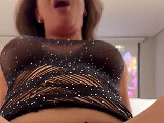 morena casada all fired up fingering her huge ass 😈🔥