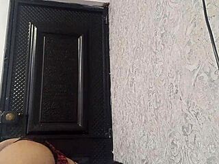 exotic dancer spreads open pussy lips fingering to squirting orgasm onstage