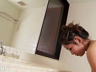 hot thai babe 😘 shows hairy wet pussy in steamy bath masturbation 💦🛁