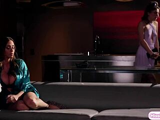 stepmom feel stepdaughter's wet tongue licking pussy in tub??