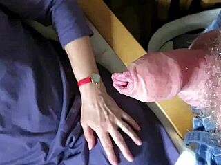 i'm naughty girl chattin dirty on phone feelin hot