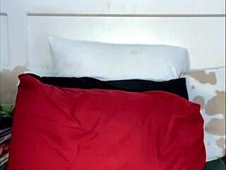 Taking that big big dildo deep!