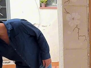 se tem um homem feliz nesse mundo é esse corno voyeur cuckold