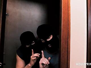 Thieves turn burglary into wild 4some facefucking orgy!