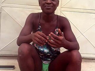 Crazy African Bitch Twerks Wild To Nigeria Afro Music Beats