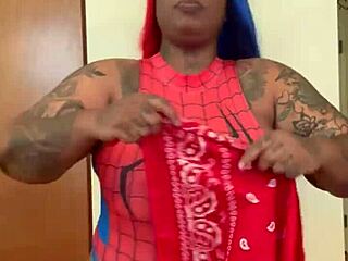 Spider girl Shabrim cosplay strips teasingly at con until fully naked