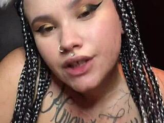 raposinha safada teases in sensual cosplay curves