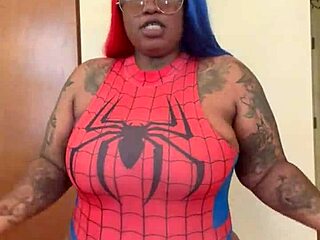 Spider girl Shabrim cosplay strips teasingly at con until fully naked