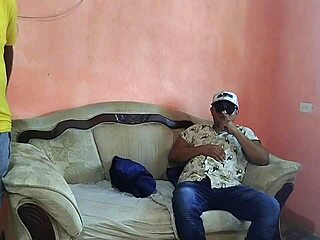 marido usa gran culo esposa para pagar deuda casero doggystyle