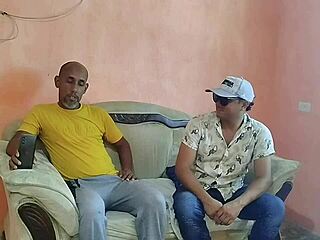 marido usa gran culo esposa para pagar deuda casero doggystyle