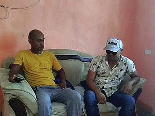 marido usa gran culo esposa para pagar deuda casero doggystyle