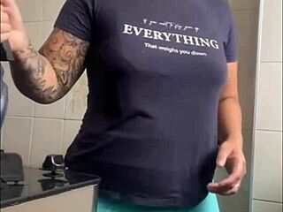 big pussy flash dares you dive in or chicken out